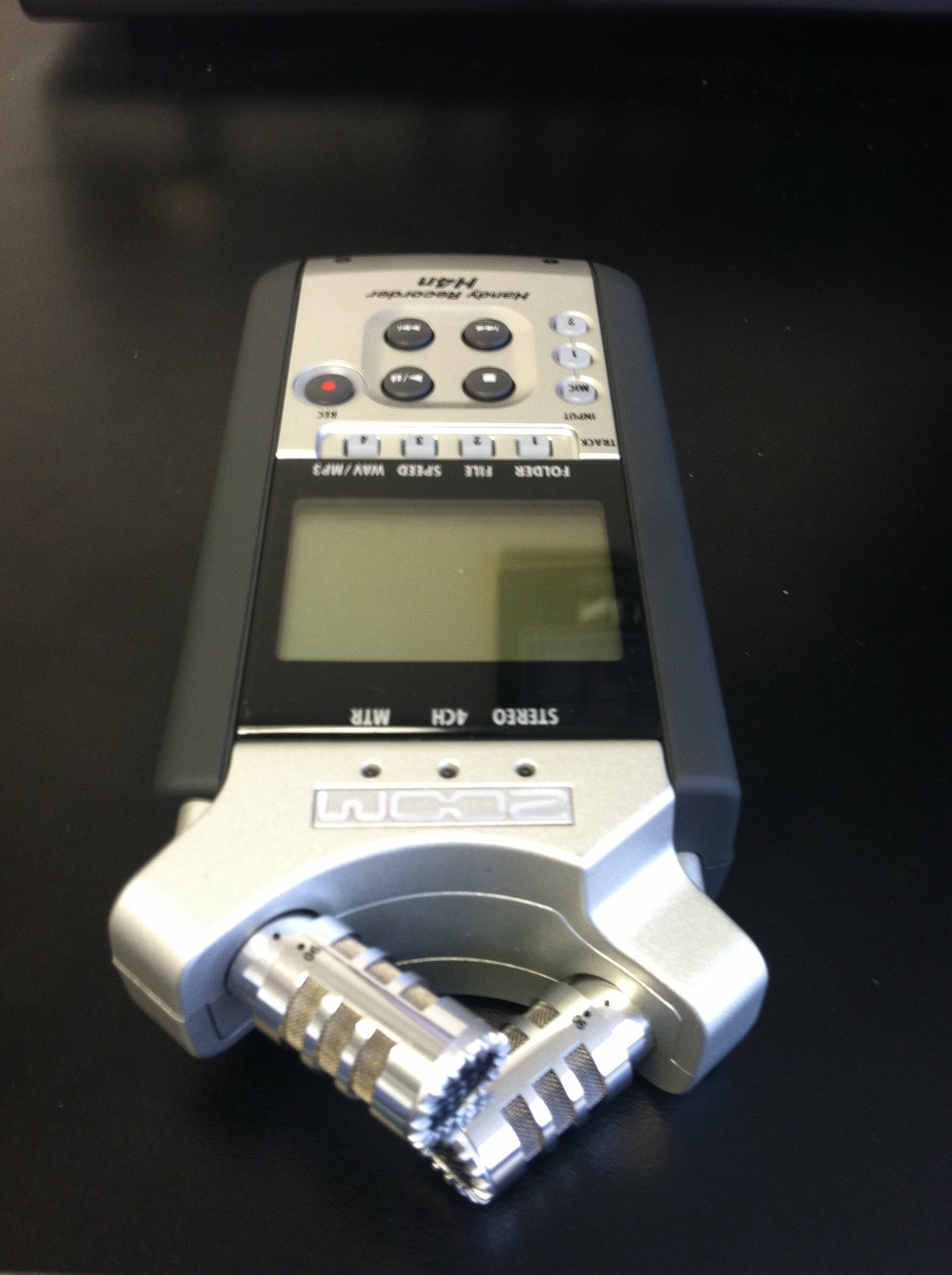 2 Setreo mic able to record a 90 degree or 120 degree stereo field.